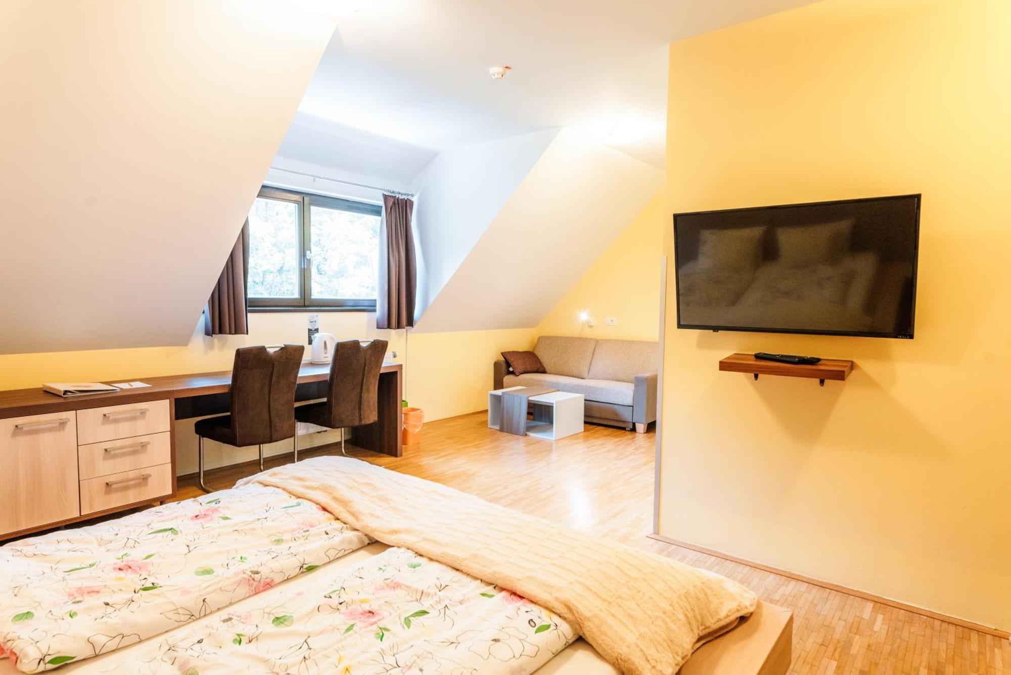 Dvorec Trebnik - Sobe Slovenske Konjice Ngoại thất bức ảnh